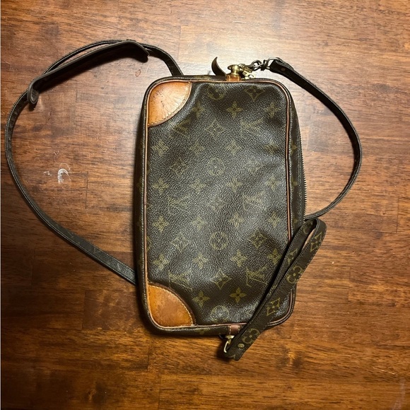 Sold - Picture 2 of 9